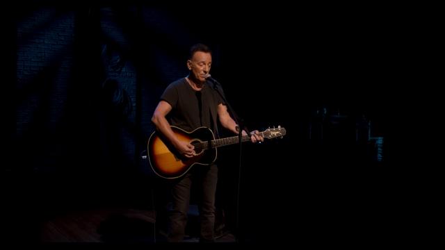 斯普林斯汀:百老汇音乐会 Springsteen.on.Broadway.2018.1080p.WEBRip.x264-RARBG 2.92GB-3.png