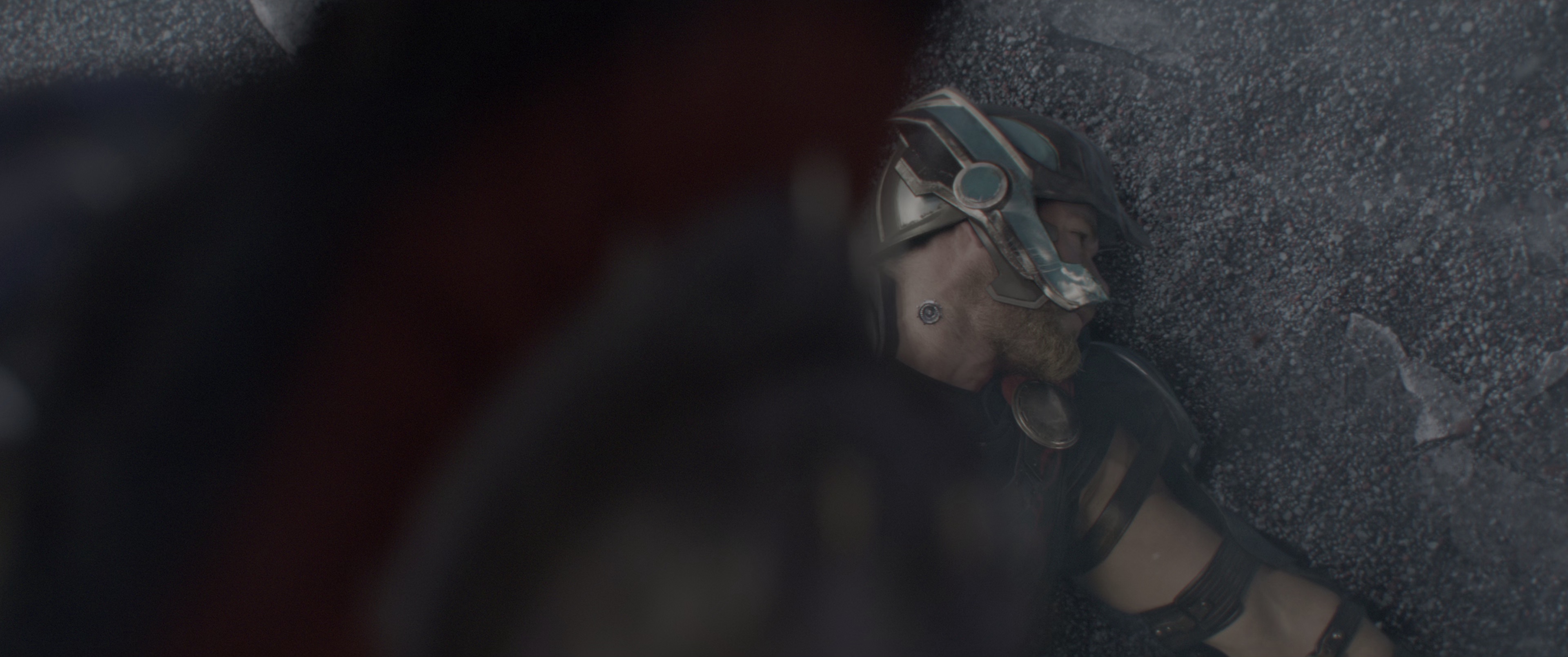 雷神3：诸神傍晚[国英多音轨/简繁英字幕].Thor.Ragnarok.2017.BluRay.2160p.x265.10bit.HDR.4Audio-MiniHD 26.47GB-4.jpeg