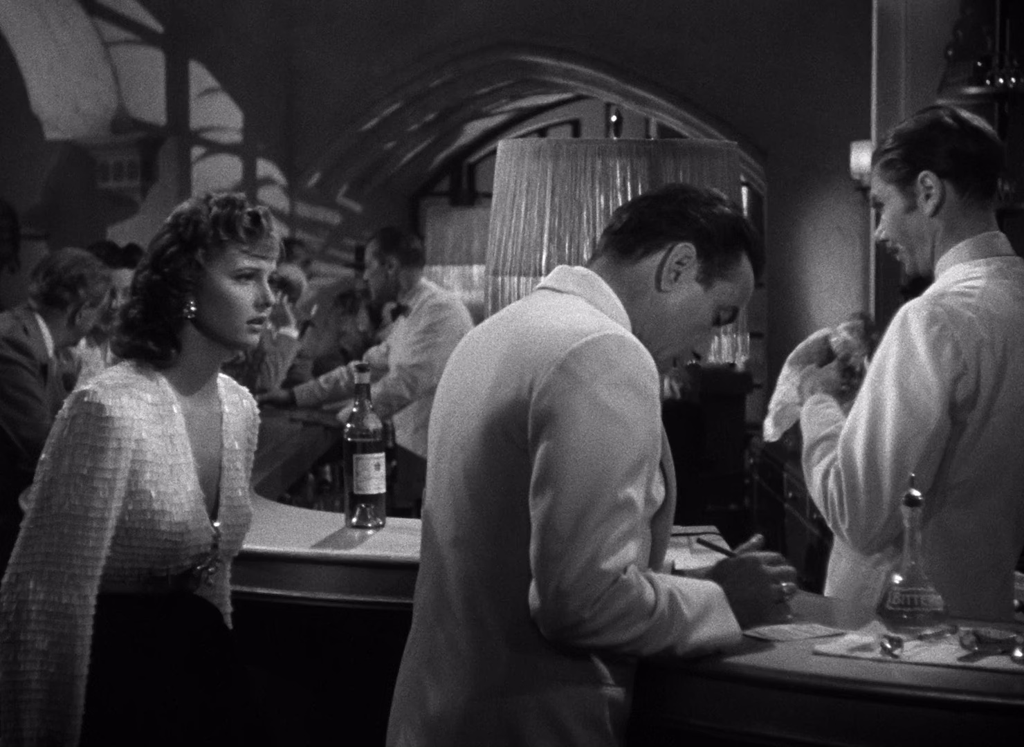 卡萨布兰卡[国英多音轨/简英字幕].Casablanca.1942.BluRay.1080p.x265.10bit.5Audio-MiniHD 4.52GB-2.jpeg